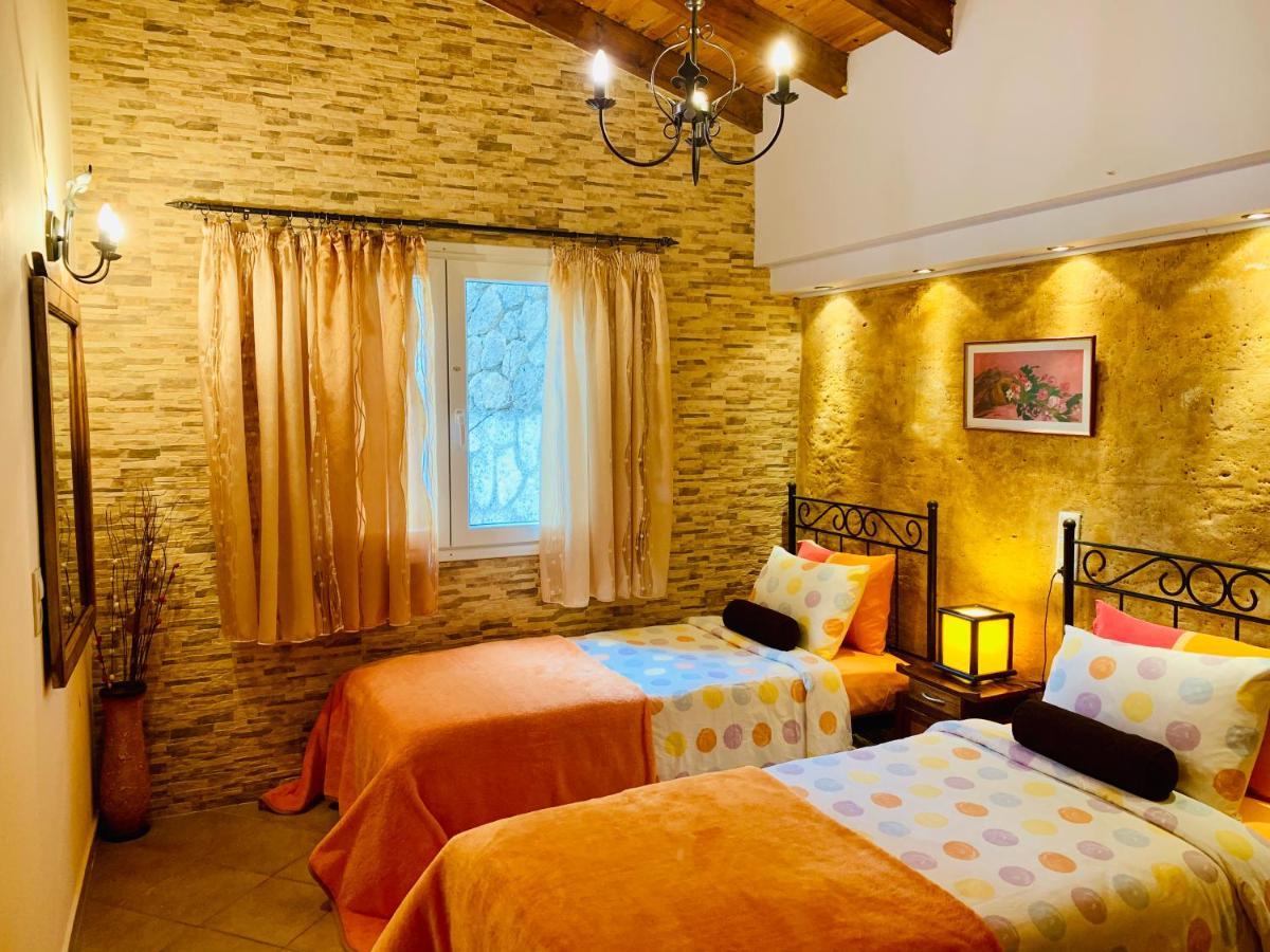 Villa Ermones Amber Vátos